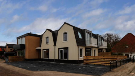 Foto van het huidige appartementencomplex aan de Dorpsstraat.