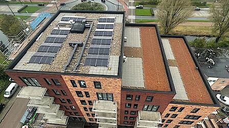 Zicht op nieuwbouw vanuit de bouwkraan.