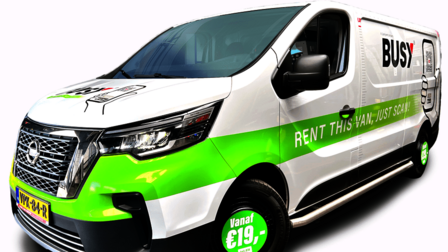 Een deelauto van Liberty Rent: “Rent a van, just scan.” 