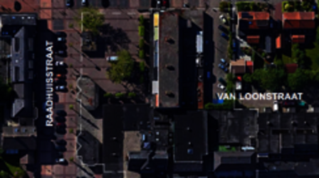 Luchtfoto van Raadhuisplein.